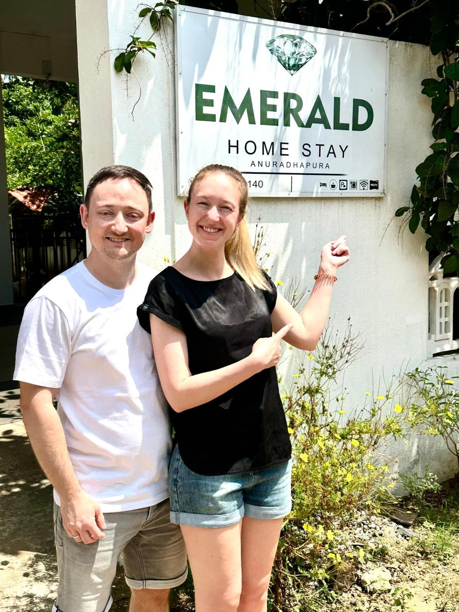 Emerald Home Stay アヌラーダプラ エクステリア 写真